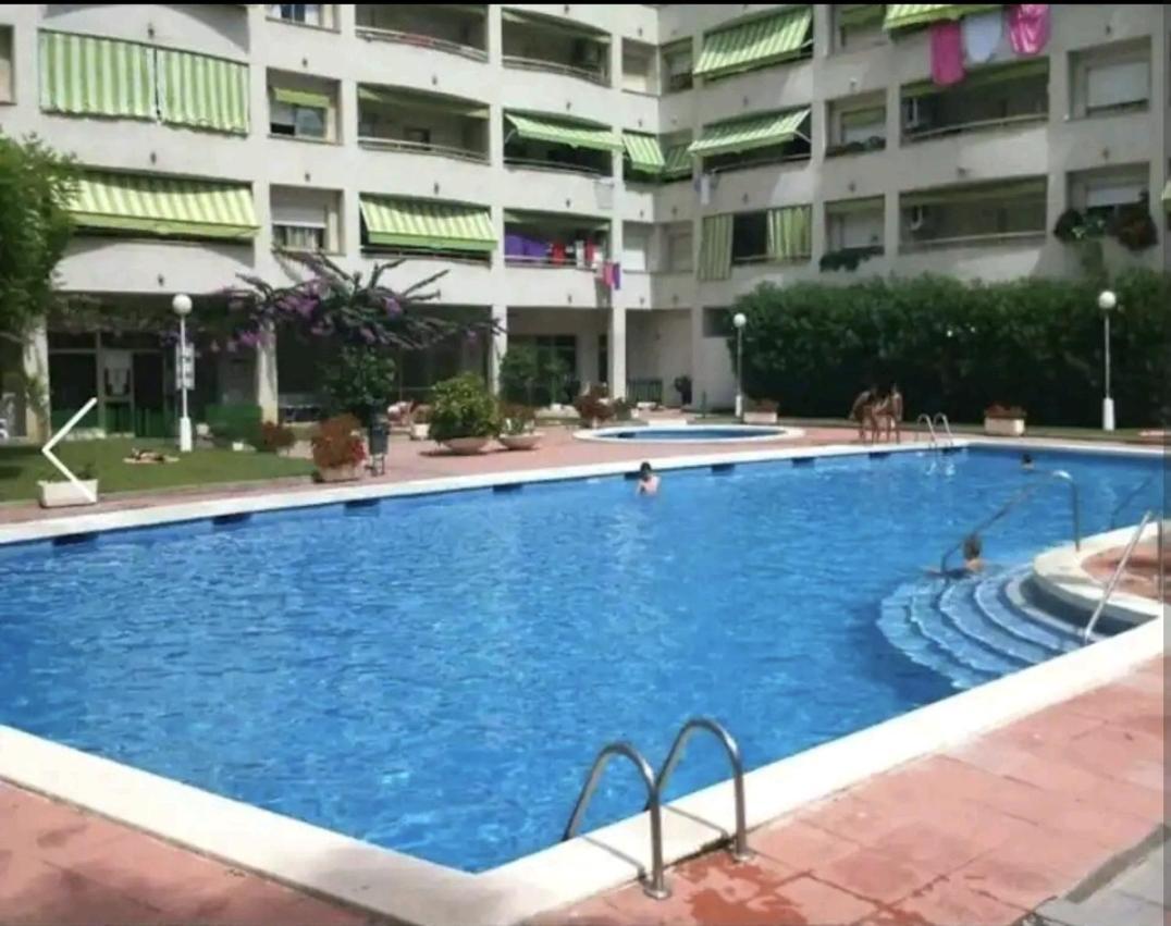 Bonito apartamento cerca de la playa Salou Exterior foto
