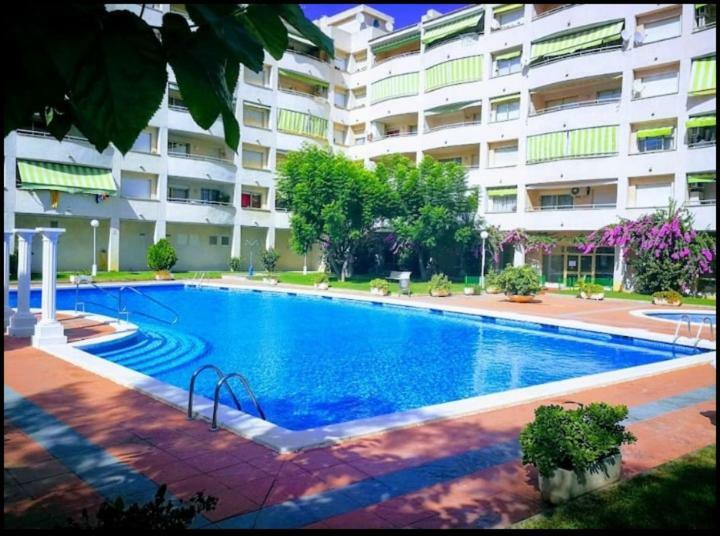 Bonito apartamento cerca de la playa Salou Exterior foto